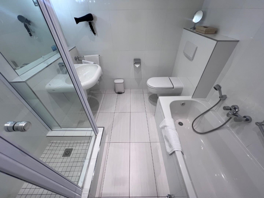 To Let 2 Bedroom Property for Rent in Bantry Bay Western Cape